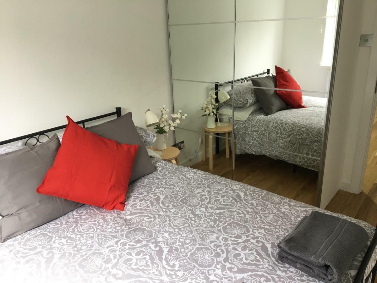 Perfect Modern Base Near All Attractions Apartment Лондон Екстериор снимка